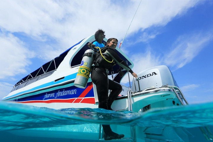 Boat Diving in Neil Island