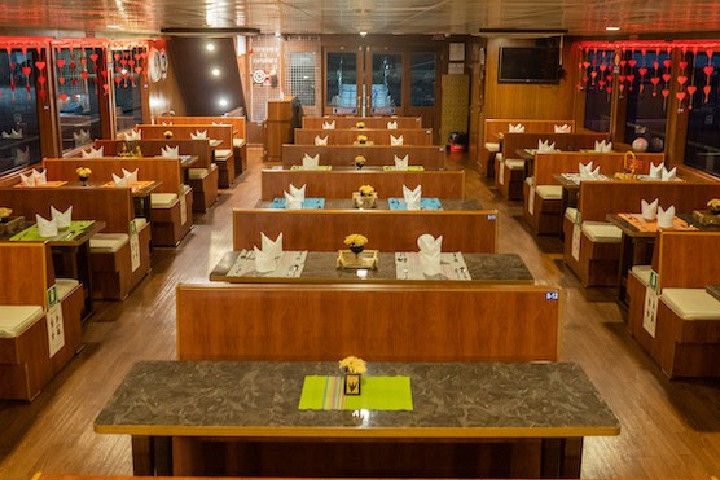 Dinner Cruise Dory